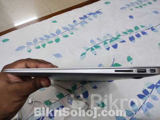 Apple Macbook Air Core I5
